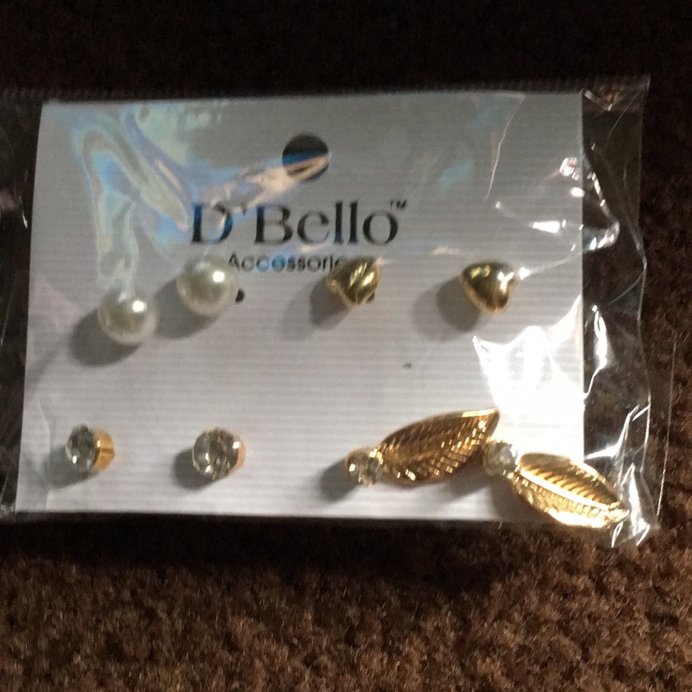 Pairs of earrings set of 4